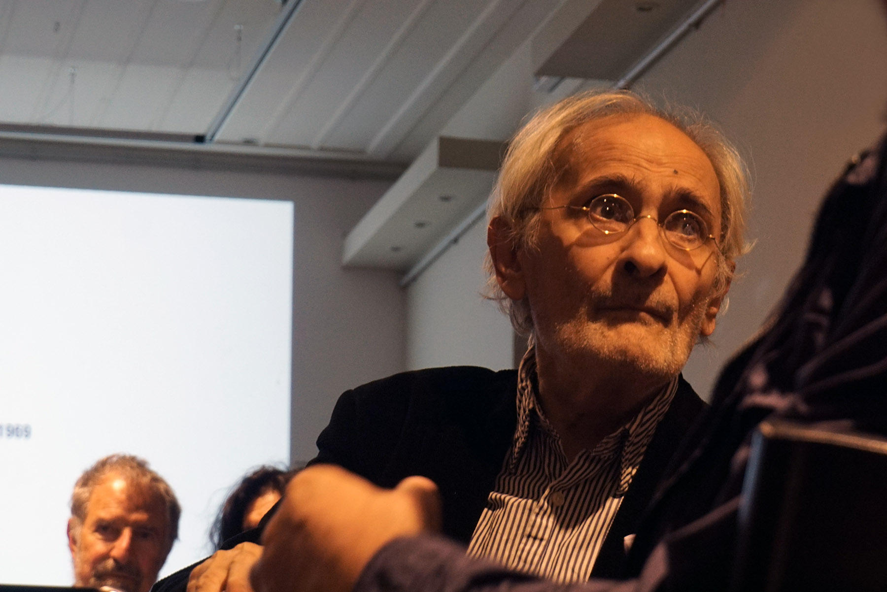 τιμήθηκε με πολυάριθμες διακρίσεις για τη συμβολή 